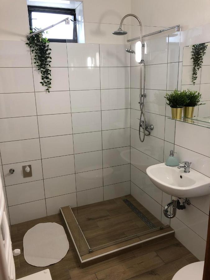 L&R Apartment Дьєр Екстер'єр фото