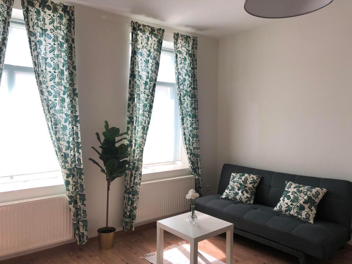 L&R Apartment Дьєр Екстер'єр фото