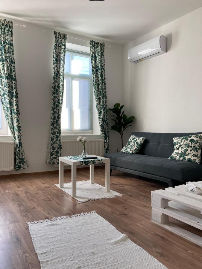 L&R Apartment Дьєр Екстер'єр фото